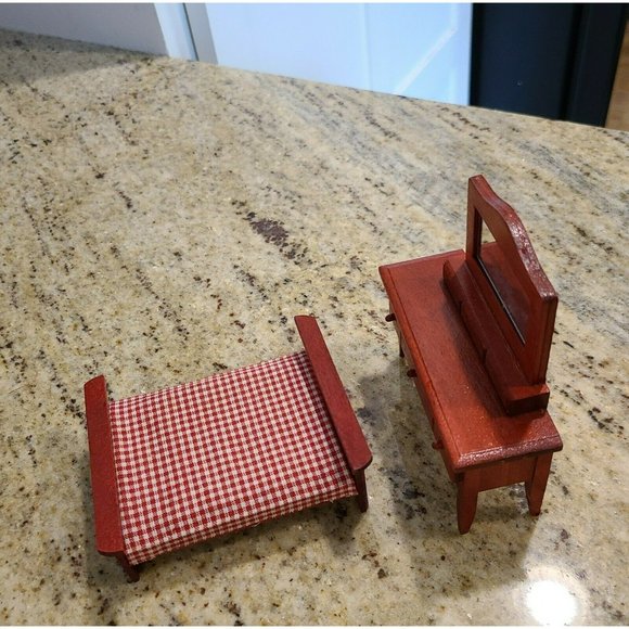 Greenbrier International Doll House Furniture Red Wood Plaid Bed. Mirror Dresser - Picture 5 of 11